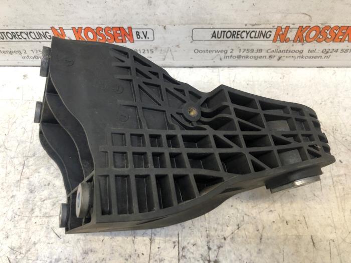 Gebruikte Motorrubber Mercedes C (W206) C-300 e 2.0 Turbo Prijs op aanvraag aangeboden door N Kossen Autorecycling BV