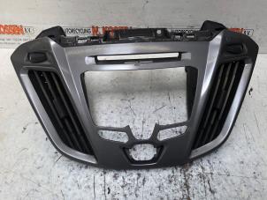 Gebruikte Radio omlijsting Ford Transit Prijs op aanvraag aangeboden door N Kossen Autorecycling BV