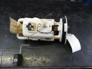 Gebruikte Benzinepomp BMW 3 serie (E46/2) 320 Ci 24V Prijs op aanvraag aangeboden door N Kossen Autorecycling BV