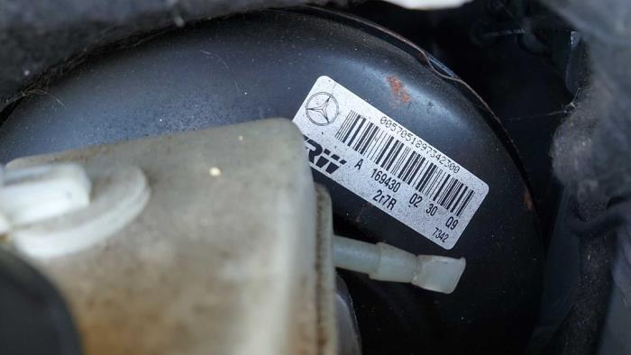 Gebruikte Rembekrachtiger Mercedes B (W245) 2.0 B-200 16V Turbo Prijs op aanvraag aangeboden door N Kossen Autorecycling BV