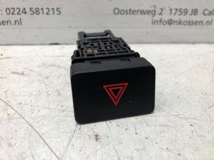 Gebruikte Alarmlicht Schakelaar Nissan Titan 5.6 V8 Flex-Fuel 4x4 Prijs op aanvraag aangeboden door N Kossen Autorecycling BV