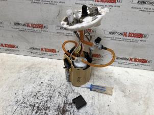 Gebruikte Benzinepomp Landrover Defender Prijs op aanvraag aangeboden door N Kossen Autorecycling BV