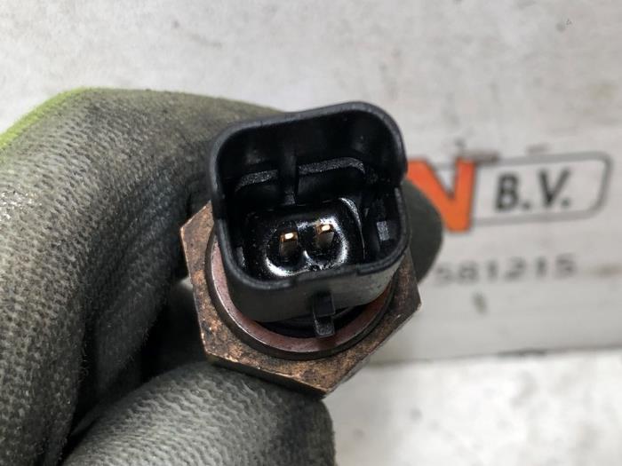 Olie niveau sensor van een Peugeot Boxer (U9) 2.2 Blue HDi 140 2021