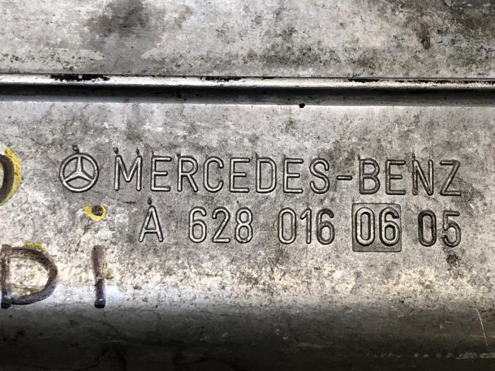 Kleppendeksel van een Mercedes ML-Klasse 2002