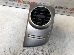 Gebruikte Luchtrooster Dashboard Isuzu D-Max 3.0 D 4x4 Prijs op aanvraag aangeboden door N Kossen Autorecycling BV