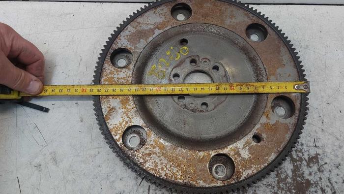 Starterkrans van een Peugeot 308 SW (L4/L9/LC/LJ/LR) 1.2 12V e-THP PureTech 130 2016