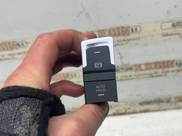 Gebruikte Schakelaar handrem Volkswagen Golf Sportsvan (AUVS) Prijs op aanvraag aangeboden door N Kossen Autorecycling BV