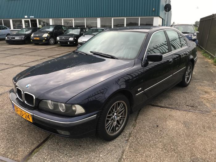 Katalysator van een BMW 5 serie (E39) 523i 24V 1999