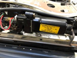 Gebruikte Stoelverstelling motor Kia Sorento I (JC) 2.4 16V Prijs op aanvraag aangeboden door N Kossen Autorecycling BV