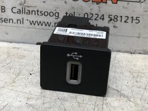 Gebruikte USB stekker Ford Transit Courier 1.5 TDCi 75 Prijs op aanvraag aangeboden door N Kossen Autorecycling BV