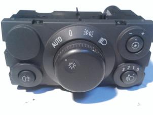 Gebruikte Licht Schakelaar Opel Astra H SW (L35) 1.3 CDTI 16V Ecotec Prijs op aanvraag aangeboden door N Kossen Autorecycling BV