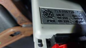 Gebruikte Bluetooth module Volkswagen Touareg (7LA/7L6) 4.2 V8 40V Prijs op aanvraag aangeboden door N Kossen Autorecycling BV