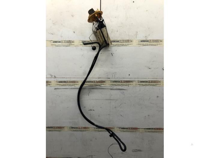 Gebruikte Benzinepomp Volvo V70 (SW) 2.4 D5 20V Prijs op aanvraag aangeboden door N Kossen Autorecycling BV