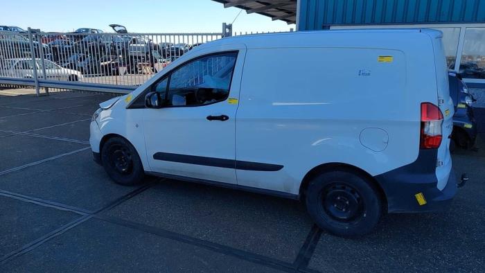 Spanrol Multiriem van een Ford Transit Courier 1.5 TDCi 75 2023