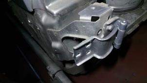 Gebruikte Scharnier deur links-achter Peugeot Boxer (U9) 2.2 Blue HDi 140 Prijs op aanvraag aangeboden door N Kossen Autorecycling BV