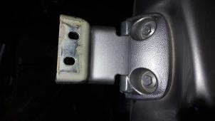 Gebruikte Scharnier deur rechts-achter Peugeot Boxer (U9) 2.2 Blue HDi 140 Prijs op aanvraag aangeboden door N Kossen Autorecycling BV