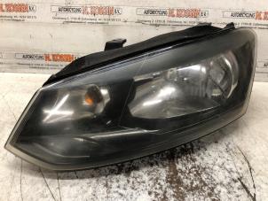 Gebruikte Koplamp links Volkswagen Polo V (6R) 1.2 TDI 12V BlueMotion Prijs op aanvraag aangeboden door N Kossen Autorecycling BV