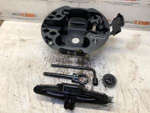 Gebruikte Krikset Renault Twingo II (CN) 1.2 16V Prijs op aanvraag aangeboden door N Kossen Autorecycling BV