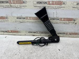 Gebruikte Gordelspanner links Opel Astra G (F67) 1.6 16V Twin Port Prijs op aanvraag aangeboden door N Kossen Autorecycling BV