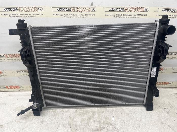Gebruikte Radiateur Renault Clio IV Estate/Grandtour (7R) 0.9 Energy TCE 90 12V Prijs op aanvraag aangeboden door N Kossen Autorecycling BV
