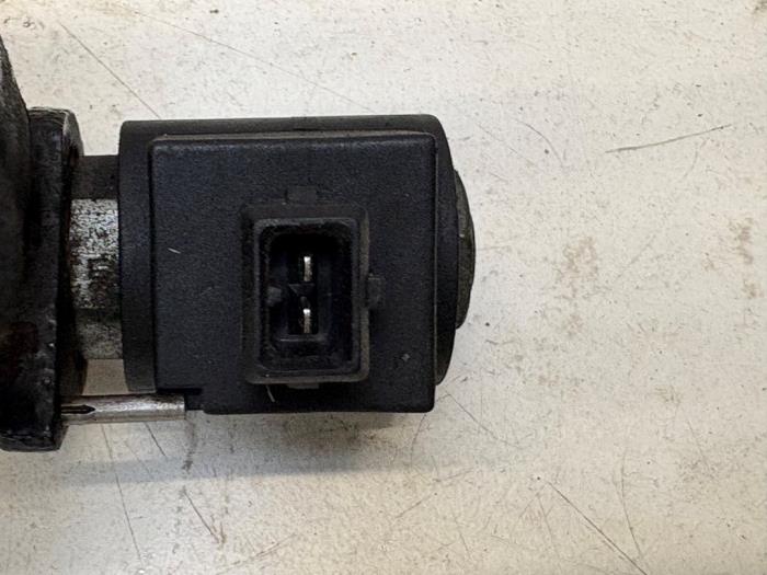 Oliedruk sensor van een BMW 6 serie (E63) M6 V10 40V 2006