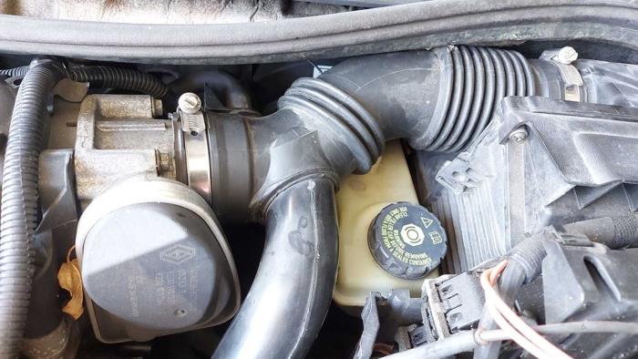 Gebruikte Gasklephuis Renault Megane II CC (EM) 1.6 16V Prijs op aanvraag aangeboden door N Kossen Autorecycling BV
