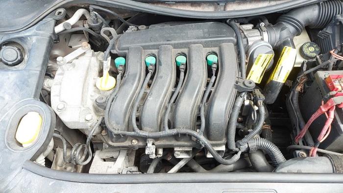 Gebruikte Cilinderkop Renault Megane II CC (EM) 1.6 16V Prijs op aanvraag aangeboden door N Kossen Autorecycling BV