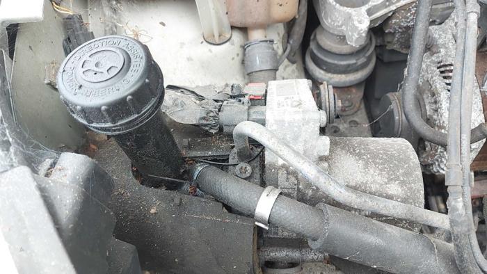 Gebruikte Stuurpomp Peugeot 407 (6D) 2.0 HDiF 16V Prijs op aanvraag aangeboden door N Kossen Autorecycling BV