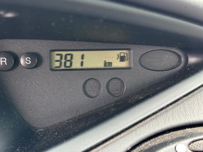 Gebruikte Display Interieur Ford Focus 1 Wagon 1.6 16V Prijs op aanvraag aangeboden door N Kossen Autorecycling BV