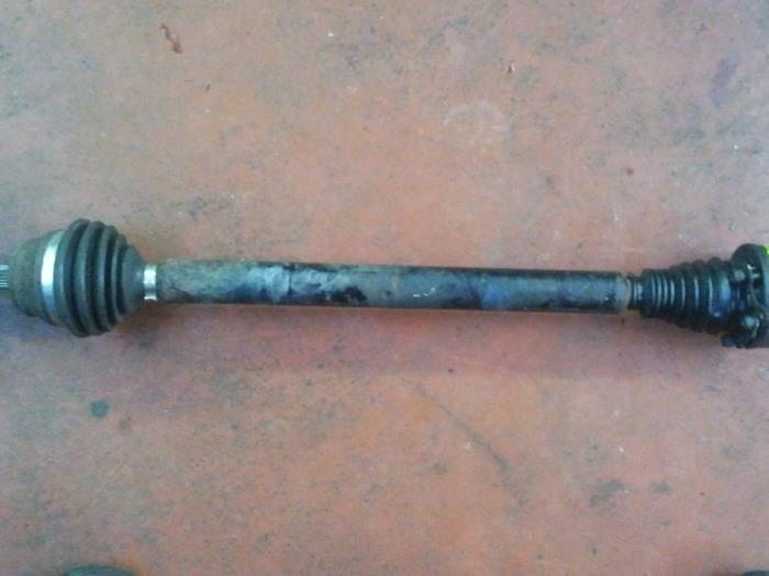 Aandrijfas rechts-voor van een Volkswagen Vento (1H2) 1.8 i 1994