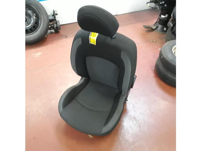 Gebruikte Peugeot 206+ (2LM) 1.4 XS Stoel rechts Stoel Rechts Voor voor Peugeot 206 | TotalParts