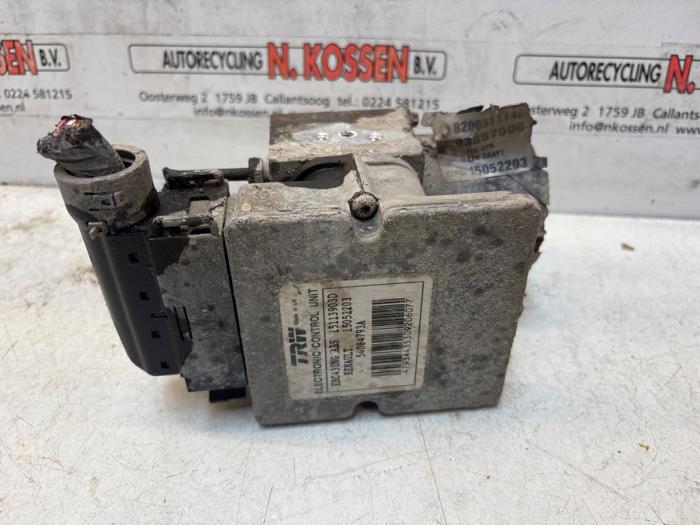 Gebruikte ABS Pomp Renault Trafic New (FL) 1.9 dCi 100 16V Prijs op aanvraag aangeboden door N Kossen Autorecycling BV