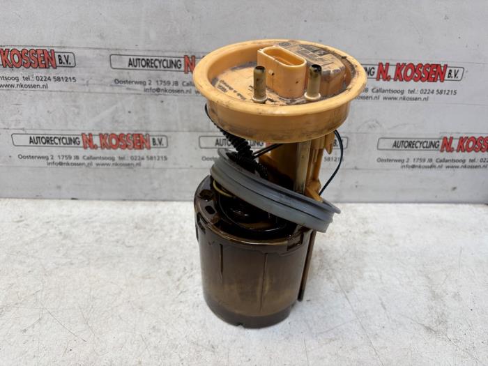 Gebruikte Tank element Pomp Volkswagen Transporter T5 1.9 TDi Prijs op aanvraag aangeboden door N Kossen Autorecycling BV
