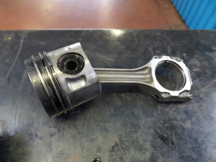 Gebruikte Drijfstang Volkswagen Transporter Prijs op aanvraag aangeboden door N Kossen Autorecycling BV