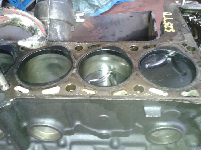 Gebruikte Zuiger BMW 5-Serie Prijs op aanvraag aangeboden door N Kossen Autorecycling BV