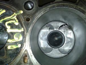 Gebruikte Zuiger Mercedes Vito Prijs op aanvraag aangeboden door N Kossen Autorecycling BV