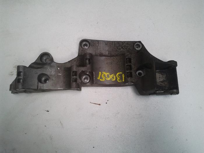 Gebruikte Dynamosteun onder Audi TT (8N3) 1.8 20V Turbo Quattro Prijs op aanvraag aangeboden door N Kossen Autorecycling BV