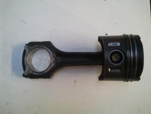 Gebruikte Zuiger Mercedes Vito Prijs op aanvraag aangeboden door N Kossen Autorecycling BV