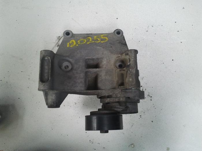 Gebruikte Dynamosteun boven BMW Z3 Roadster (E36/7) 1.9 Prijs op aanvraag aangeboden door N Kossen Autorecycling BV