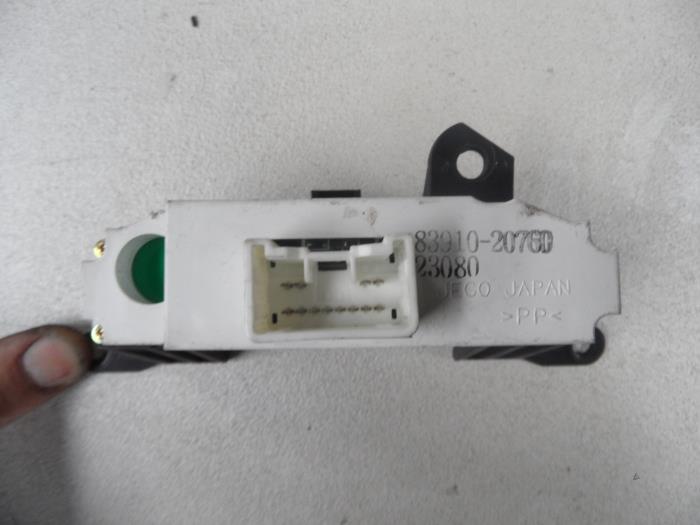 Gebruikte Display Interieur Toyota Celica (ZZT230/231) 1.8i 16V Prijs op aanvraag aangeboden door N Kossen Autorecycling BV