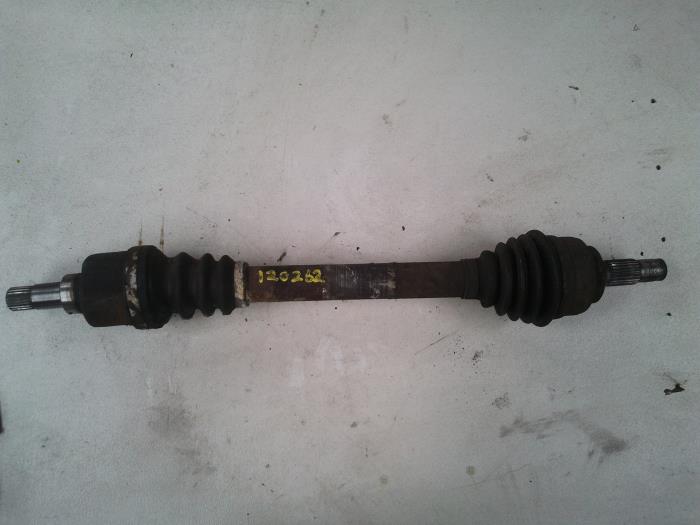 Gebruikte Aandrijfas links-voor Peugeot 307 (3A/C/D) 1.6 16V Prijs op aanvraag aangeboden door N Kossen Autorecycling BV