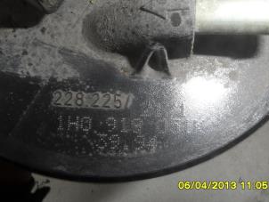 Gebruikte Benzinepomp Volkswagen Golf III Cabrio (1E) 1.8 Prijs op aanvraag aangeboden door N Kossen Autorecycling BV