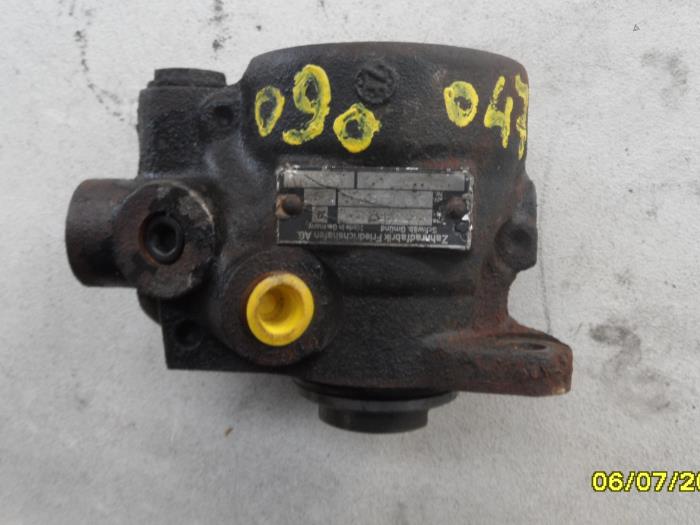 Gebruikte Pomp Servo Iveco New Daily I/II 35.8 K Prijs op aanvraag aangeboden door N Kossen Autorecycling BV