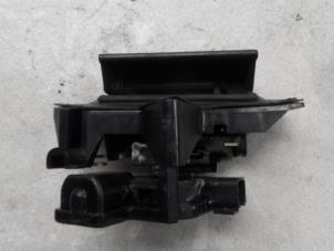 Gebruikte Handgreep Achterklep Toyota Celica (ZZT230/231) 1.8i 16V Prijs op aanvraag aangeboden door N Kossen Autorecycling BV