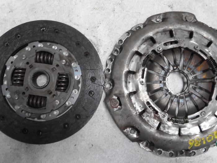 Gebruikte Koppelingsset (compleet) Mercedes Sprinter 3t (903) 311 CDI 16V Prijs op aanvraag aangeboden door N Kossen Autorecycling BV