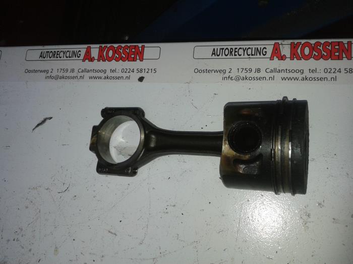 Gebruikte Drijfstang Volkswagen Passat Prijs op aanvraag aangeboden door N Kossen Autorecycling BV