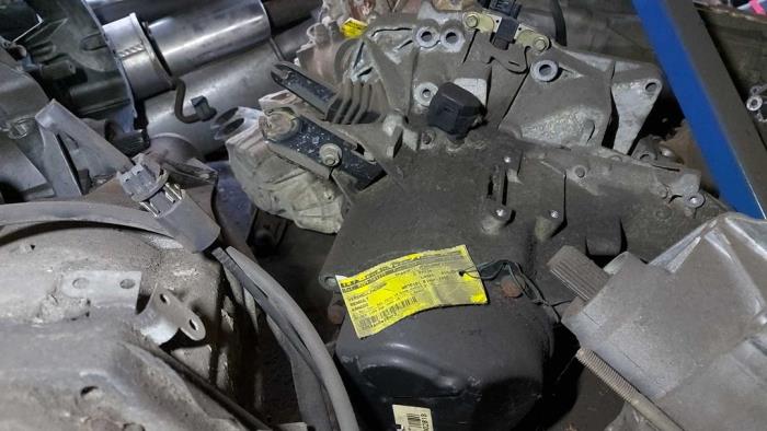 Gebruikte Versnellingsbak Renault Kangoo (KC) 1.2 Prijs op aanvraag aangeboden door N Kossen Autorecycling BV