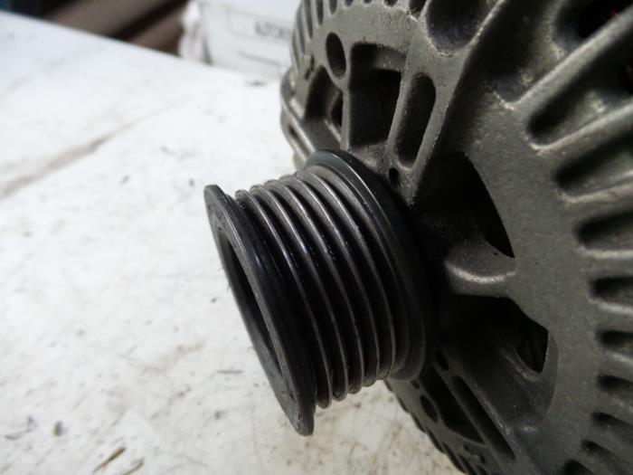 Dynamo van een BMW 6 serie (E63) M6 V10 40V 2006