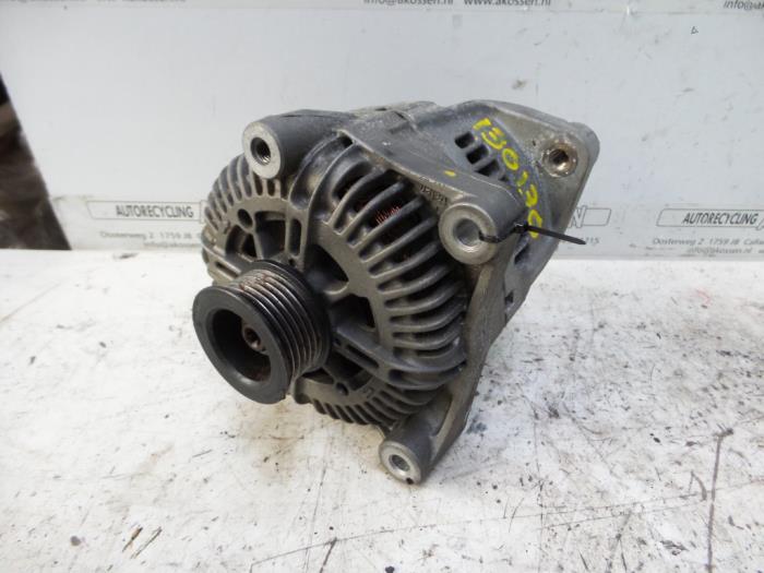 Dynamo van een BMW 6 serie (E63) M6 V10 40V 2006