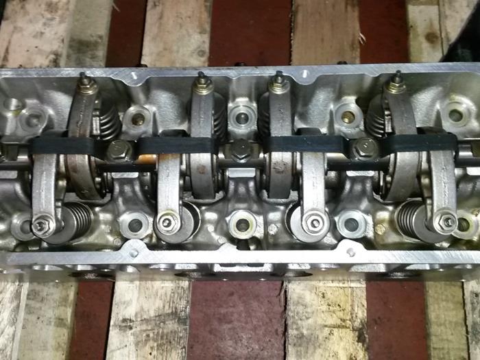 Cilinderkop van een Renault Megane Scénic (JA) 1.6 RT 1999